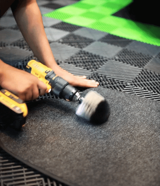 Comment nettoyer ses tapis de voiture facilement (sans frotter pendant des heures)